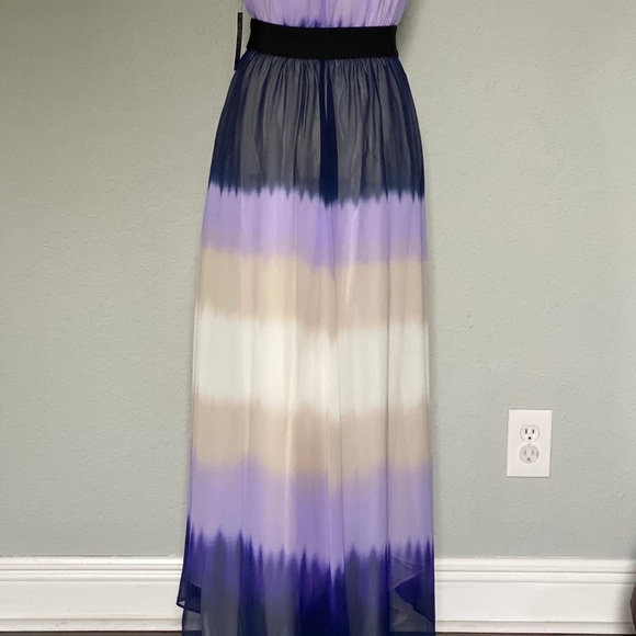 Express Dress - Picture 2 of 7